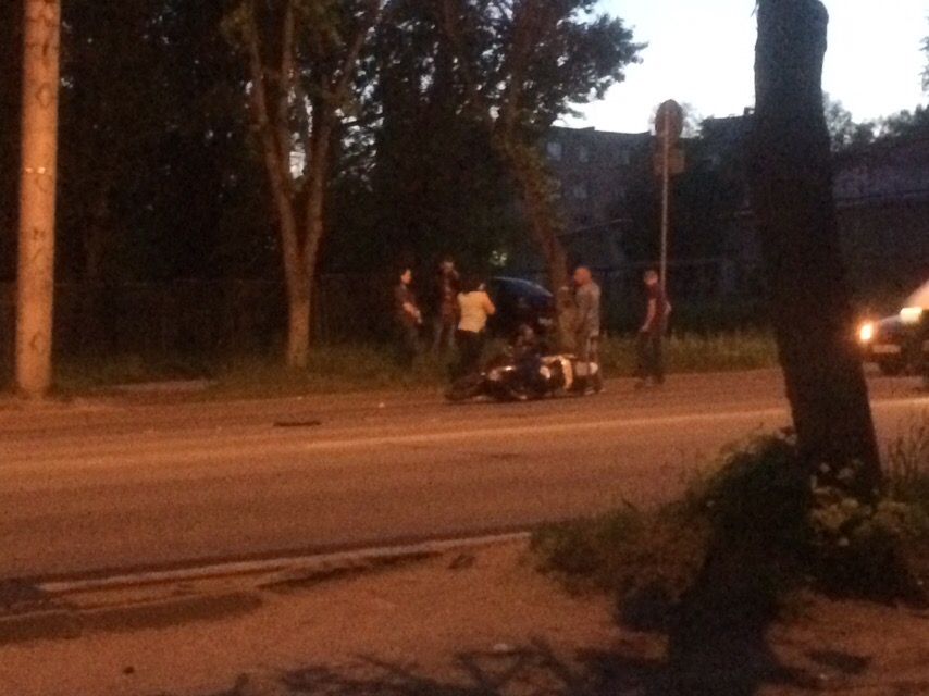 В Холмогорах бесправный мотоциклист сбил пешехода